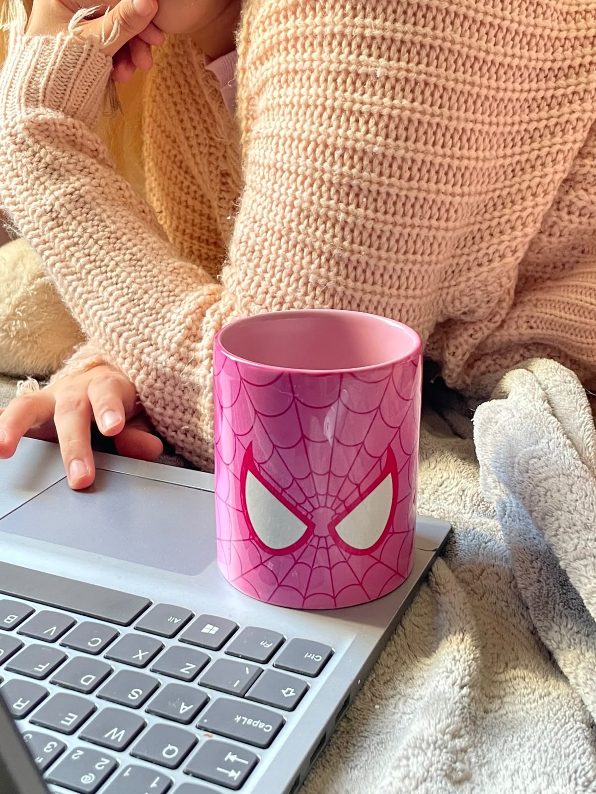 Caneca Spider Girl rosa